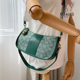Coach  Артикул： C0721 23 Классическая сумка с логотипом из кожи