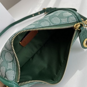 Coach  Артикул： C0721 23 Классическая сумка с логотипом из кожи