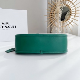 Coach  Артикул： C0721 23 Классическая сумка с логотипом из кожи