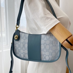 Coach Модель： C0721 23 Классическая сумка с логотипом из ткани 