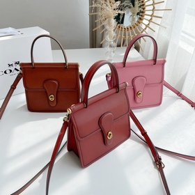 Coach Артикул： 5789 Willis Mini Мини-сумка в стиле ретро с ремне
