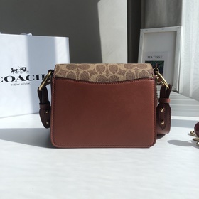 Сумка Coach Beat (маленькая) Артикул： 4603 Дизайн сумки Beat вдо