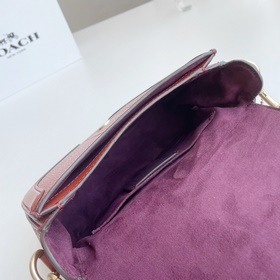 Сумка Coach через плечо Артикул： C3241 Сумка-седло В последние г