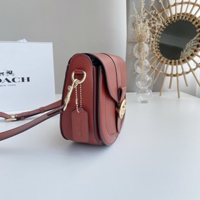 Сумка Coach через плечо Артикул： C3241 Сумка-седло В последние г