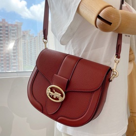 Сумка Coach через плечо Артикул： C3241 Сумка-седло В последние г