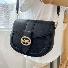 Сумка Coach через плечо Артикул： C3241 Сумка-седло В последние г