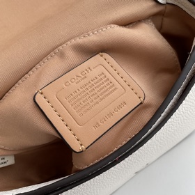Сумка Coach через плечо  Артикул： 4058 Масштабная сумка в форме 
