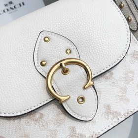 Сумка Coach Beat Артикул： 4603 Дизайн сумки Beat вдохновлен рит