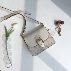 Сумка Coach Beat Артикул： 4603 Дизайн сумки Beat вдохновлен рит