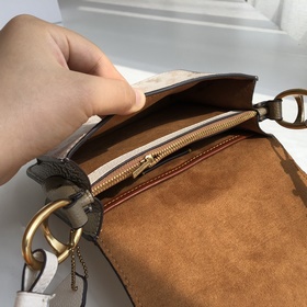 Сумка Coach Beat Артикул： 4603 Дизайн сумки Beat вдохновлен рит
