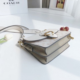Сумка Coach Beat Артикул： 4603 Дизайн сумки Beat вдохновлен рит