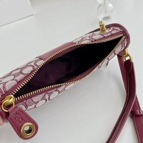 Модель Coach： C0721  Классическая сумка с логотипом, изготовлена