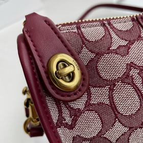 Модель Coach： C0721  Классическая сумка с логотипом, изготовлена