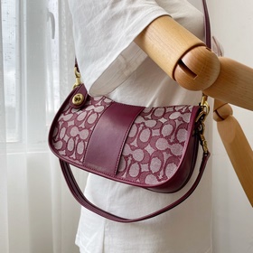 Модель Coach： C0721  Классическая сумка с логотипом, изготовлена