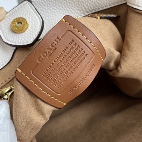 Сумка Coach Артикул： C3863  Кожа цвета карамельного песка с бе