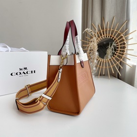 Сумка Coach Артикул： C3863  Кожа цвета карамельного песка с бе