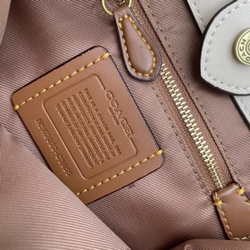 Сумка Coach Артикул： C3865  Корпусумки выполнен из тканого мат