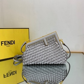 FENDI Серия first с буквой F в качестве яркого элемента дизайна.