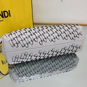 FENDI Серия first с буквой F в качестве яркого элемента дизайна.