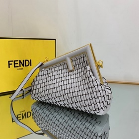 FENDI Серия first с буквой F в качестве яркого элемента дизайна.