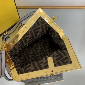 FENDI Серия first с буквой F в качестве яркого элемента дизайна.