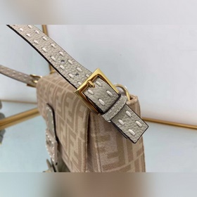 FENDI Летняя капсульная коллекция Необычные украшения на холсте