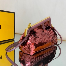 FENDI Маленькая сумка, изготовленная вручную из кожи с инкрустац