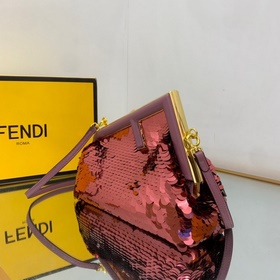 FENDI Маленькая сумка, изготовленная вручную из кожи с инкрустац