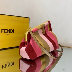 FENDI Маленькая сумка, изготовленная вручную из кожи с инкрустац