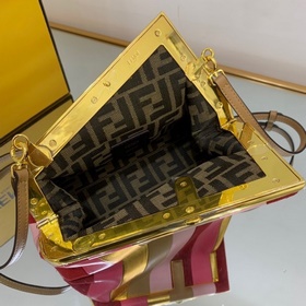 FENDI Маленькая сумка, изготовленная вручную из кожи с инкрустац