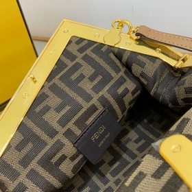 FENDI Маленькая сумка, изготовленная вручную из кожи с инкрустац