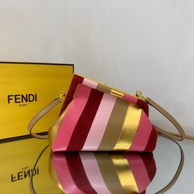 FENDI Маленькая сумка, изготовленная вручную из кожи с инкрустац