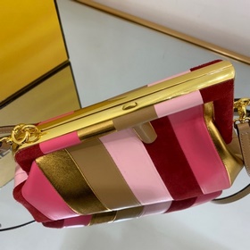 FENDI Маленькая сумка, изготовленная вручную из кожи с инкрустац