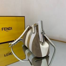 FENDI Маленькая сумка, изготовленная вручную из кожи с инкрустац