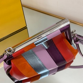 FENDI Маленькая сумка, изготовленная вручную из кожи с инкрустац