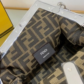 FENDI Маленькая сумка, изготовленная вручную из кожи с инкрустац