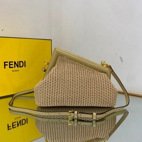 FENDI Маленькая сумка, изготовленная вручную из кожи с инкрустац