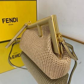 FENDI Маленькая сумка, изготовленная вручную из кожи с инкрустац