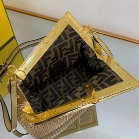 FENDI Маленькая сумка, изготовленная вручную из кожи с инкрустац