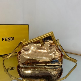 FENDI Маленькая сумка, изготовленная вручную из кожи с инкрустац