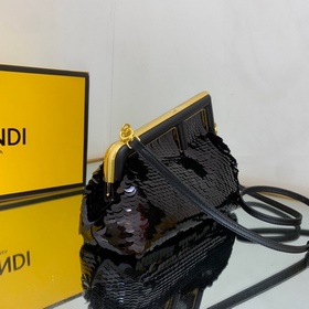 FENDI Маленькая сумка, изготовленная вручную из кожи с инкрустац