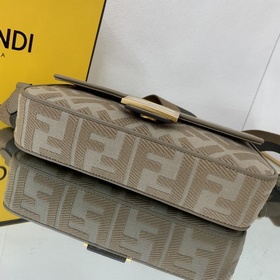 Ограниченная серия FENDI Багет «FENDI» — это классическая модель,