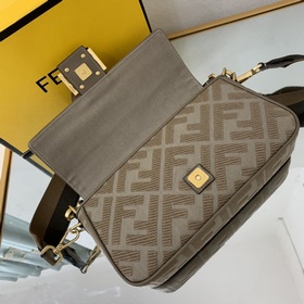 Ограниченная серия FENDI Багет «FENDI» — это классическая модель,