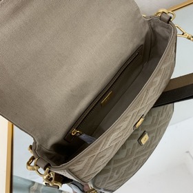 Ограниченная серия FENDI Багет «FENDI» — это классическая модель,
