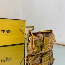 FENDI 97, украшенная по всей поверхности золотыми металлическими