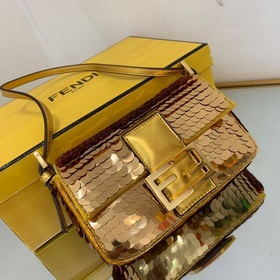 FENDI 97, украшенная по всей поверхности золотыми металлическими