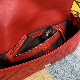 FENDI Средняя сумка Baguette с клапаном и магнитной застежкой FF