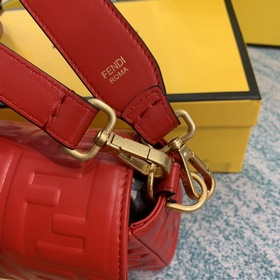 FENDI Средняя сумка Baguette с клапаном и магнитной застежкой FF