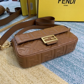 FENDI Средняя сумка Baguette с клапаном и магнитной застежкой FF
