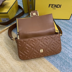 FENDI Средняя сумка Baguette с клапаном и магнитной застежкой FF